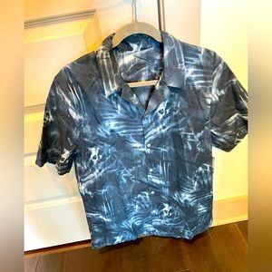 Stori - Men’s short sleeve button down.